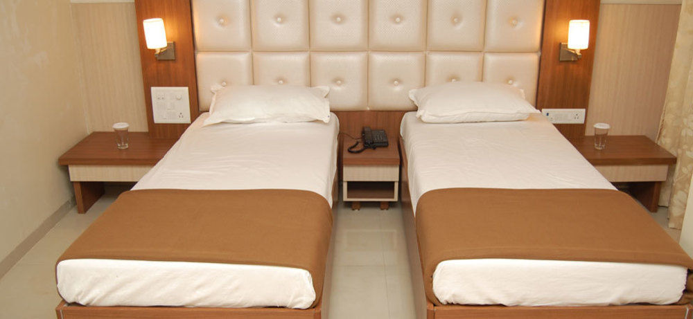 Oyo 2026 Hotel Aishwarya Residency Navi Mumbai Dış mekan fotoğraf