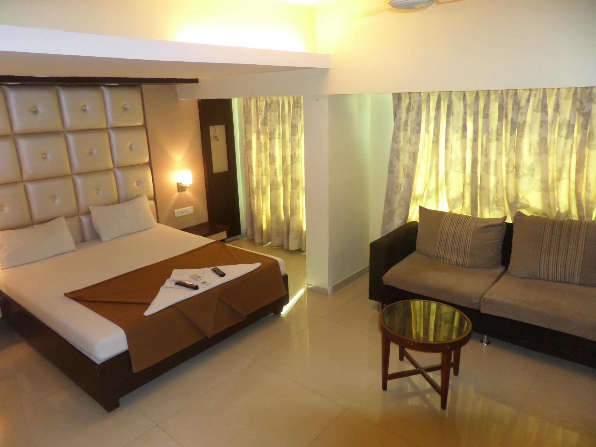 Oyo 2026 Hotel Aishwarya Residency Navi Mumbai Dış mekan fotoğraf