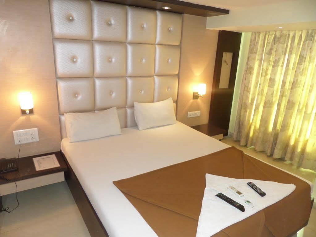 Oyo 2026 Hotel Aishwarya Residency Navi Mumbai Dış mekan fotoğraf