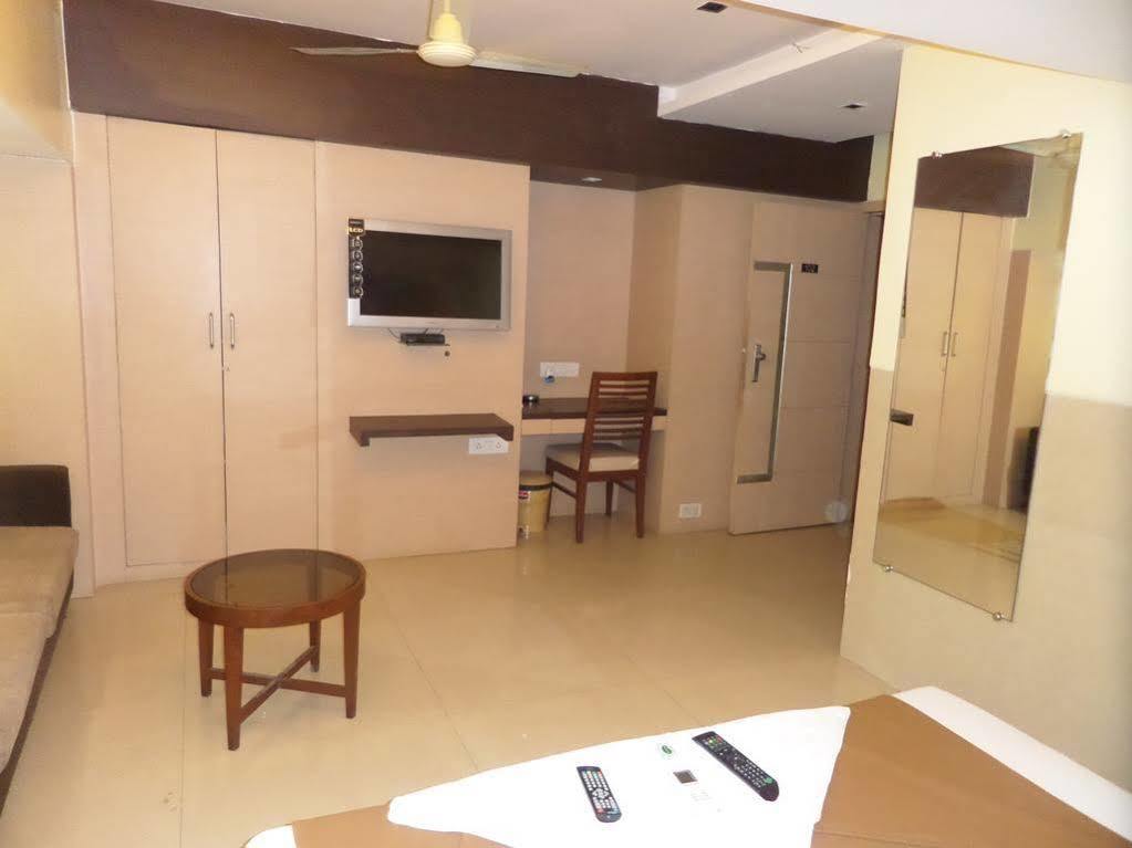 Oyo 2026 Hotel Aishwarya Residency Navi Mumbai Dış mekan fotoğraf