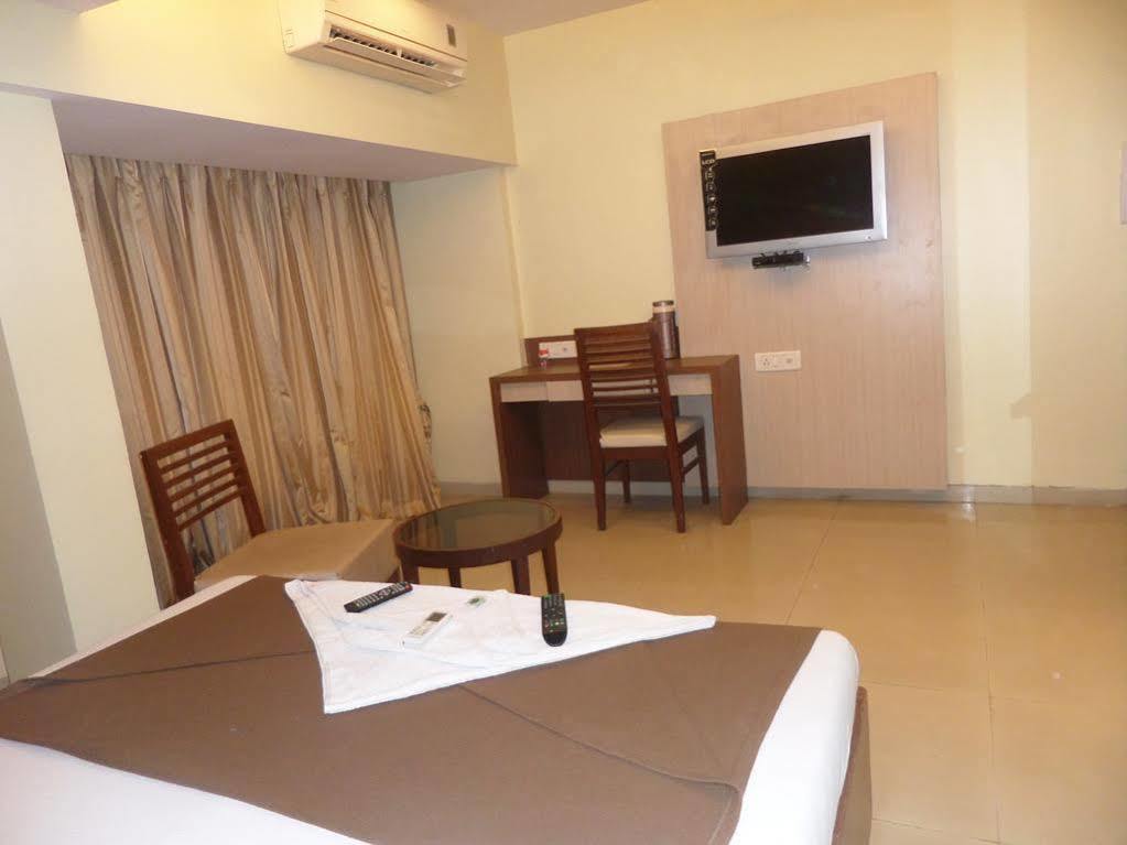 Oyo 2026 Hotel Aishwarya Residency Navi Mumbai Dış mekan fotoğraf